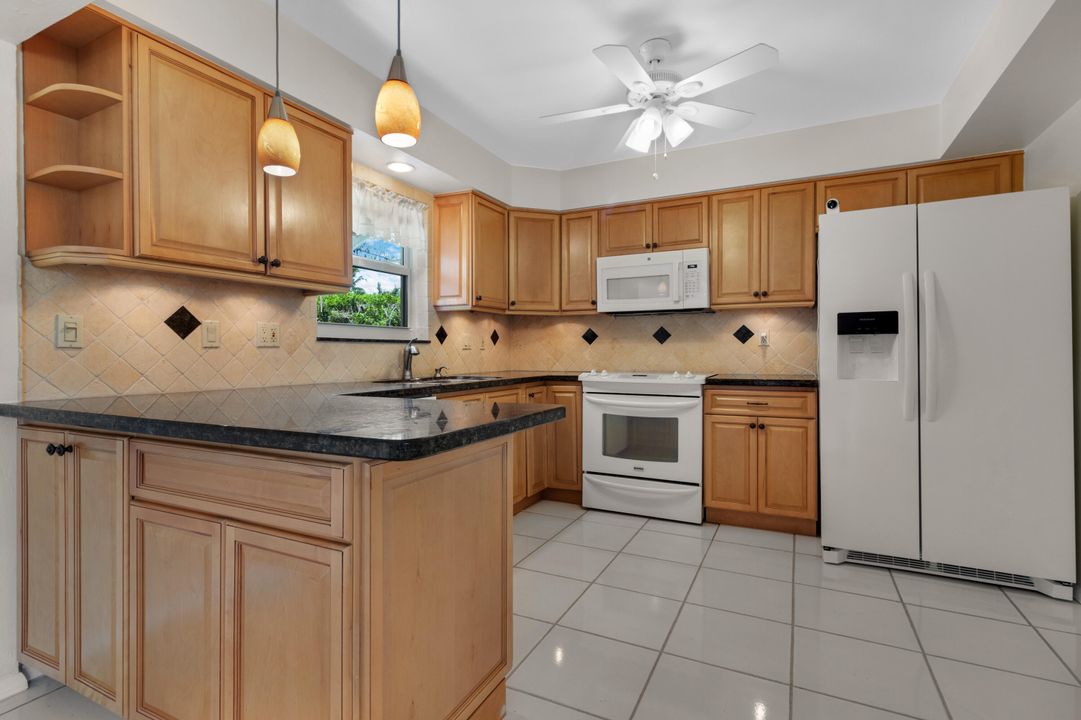 Под контрактом: $699,000 (2 спален, 2 ванн, 1544 Квадратных фут)