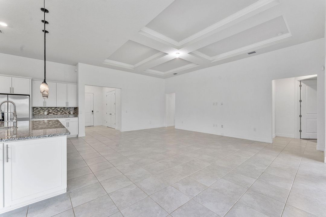 Под контрактом: $795,000 (4 спален, 3 ванн, 2818 Квадратных фут)