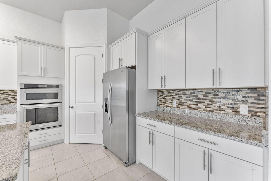 Под контрактом: $795,000 (4 спален, 3 ванн, 2818 Квадратных фут)