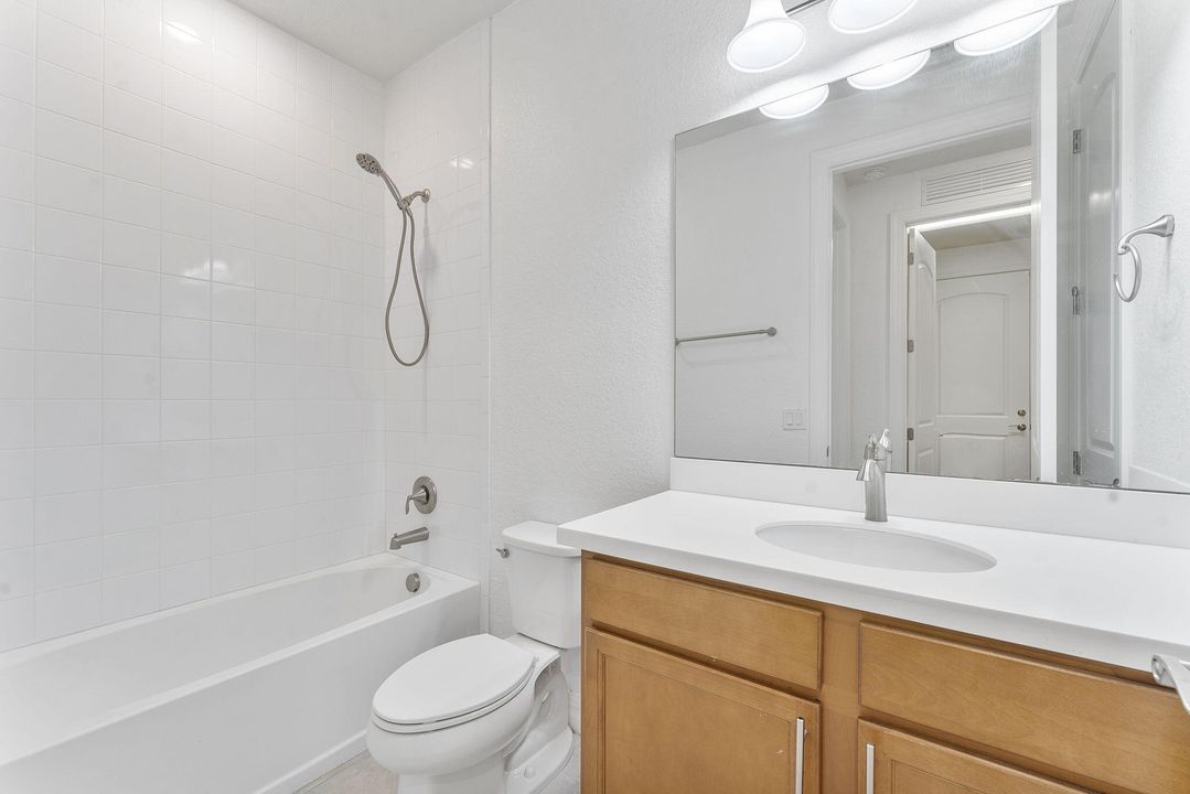 Под контрактом: $795,000 (4 спален, 3 ванн, 2818 Квадратных фут)