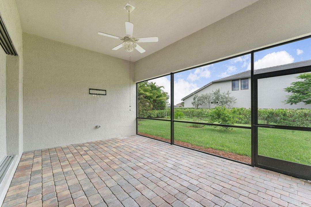 Под контрактом: $795,000 (4 спален, 3 ванн, 2818 Квадратных фут)