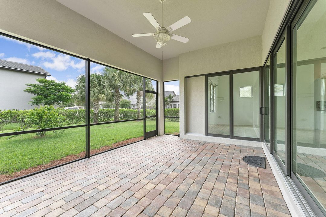 Под контрактом: $795,000 (4 спален, 3 ванн, 2818 Квадратных фут)