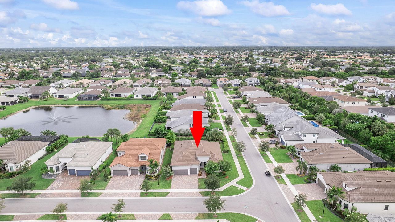 Под контрактом: $795,000 (4 спален, 3 ванн, 2818 Квадратных фут)