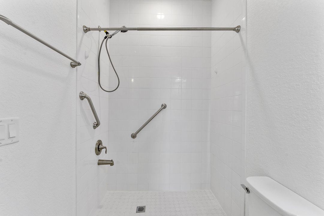 Под контрактом: $795,000 (4 спален, 3 ванн, 2818 Квадратных фут)