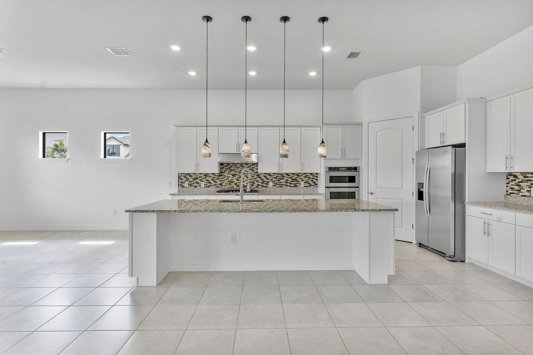 Под контрактом: $795,000 (4 спален, 3 ванн, 2818 Квадратных фут)