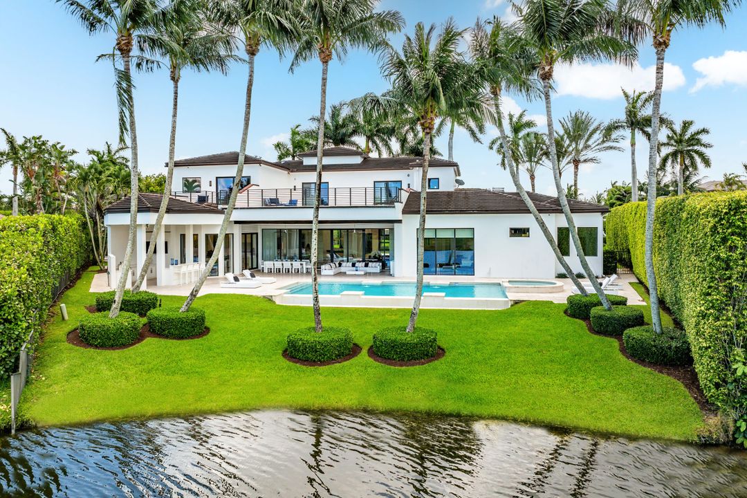 For Sale: $9,950,000 (6 beds, 8 baths, 9041 Square Feet)