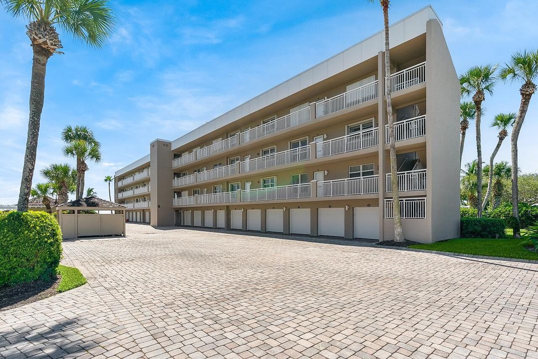 For Sale: $405,000 (2 beds, 2 baths, 1150 Square Feet)