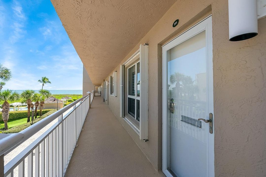 For Sale: $405,000 (2 beds, 2 baths, 1150 Square Feet)