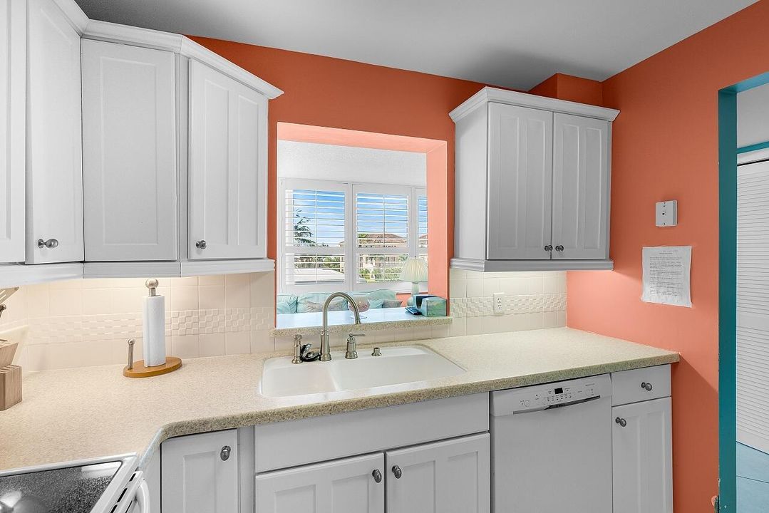 For Sale: $405,000 (2 beds, 2 baths, 1150 Square Feet)