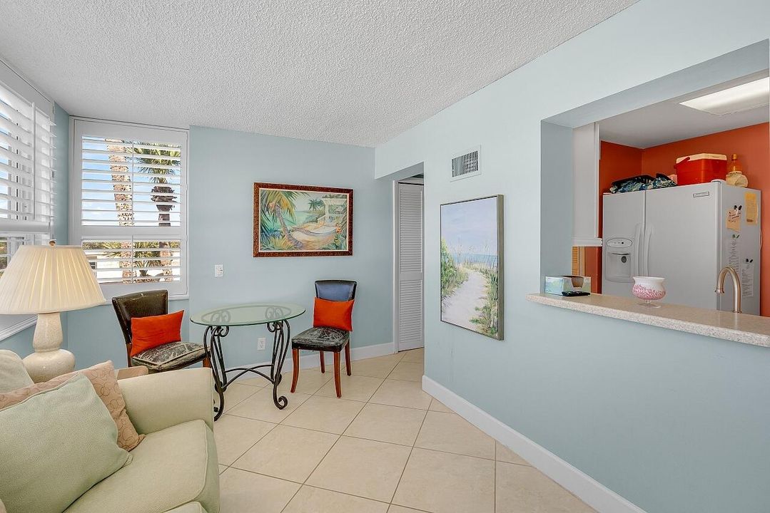 For Sale: $405,000 (2 beds, 2 baths, 1150 Square Feet)
