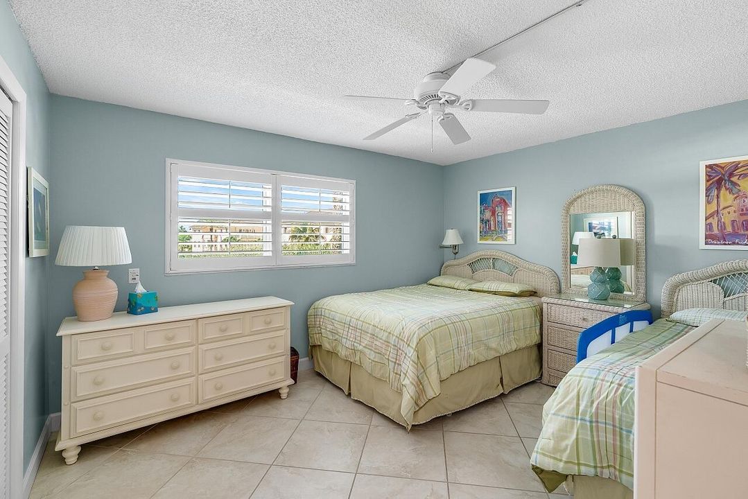 For Sale: $405,000 (2 beds, 2 baths, 1150 Square Feet)