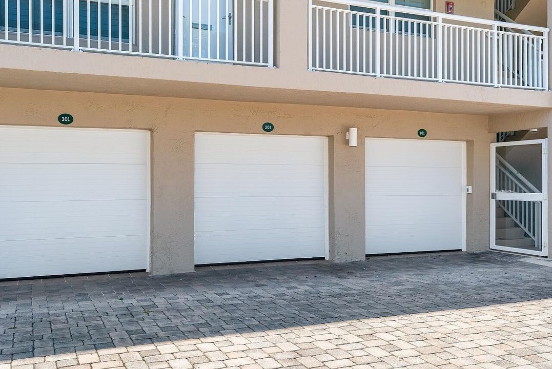 For Sale: $405,000 (2 beds, 2 baths, 1150 Square Feet)