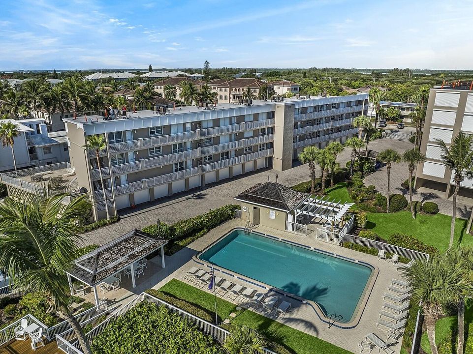 For Sale: $405,000 (2 beds, 2 baths, 1150 Square Feet)