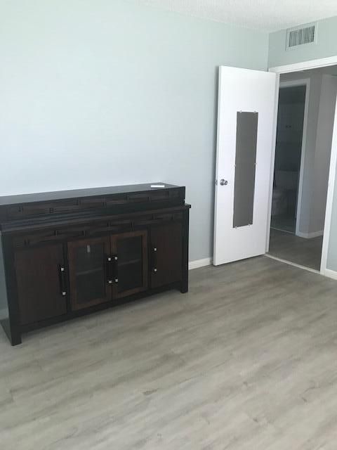 For Rent: $1,750 (2 beds, 1 baths, 840 Square Feet)