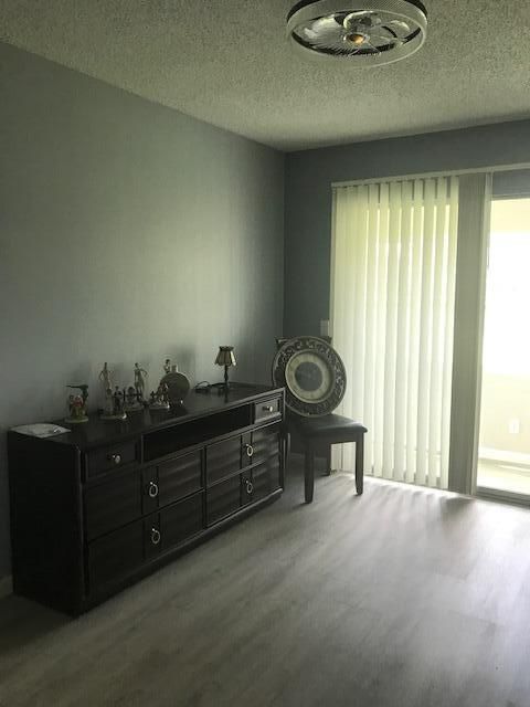 For Rent: $1,750 (2 beds, 1 baths, 840 Square Feet)