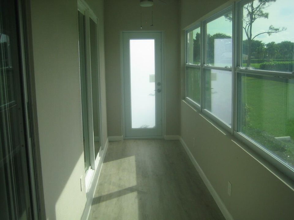 For Rent: $1,750 (2 beds, 1 baths, 840 Square Feet)