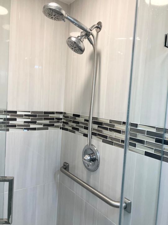 合同活跃: $3,000 (2 贝兹, 1 浴室, 820 平方英尺)