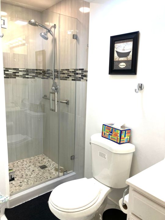 合同活跃: $3,000 (2 贝兹, 1 浴室, 820 平方英尺)