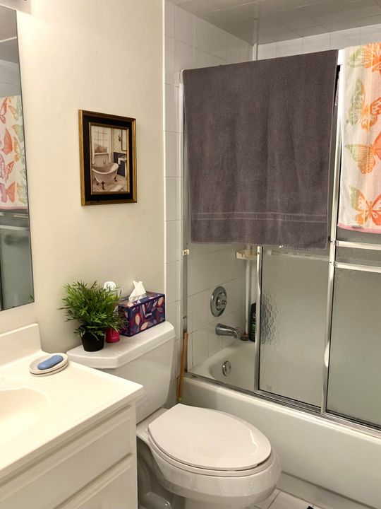 合同活跃: $3,000 (2 贝兹, 1 浴室, 820 平方英尺)