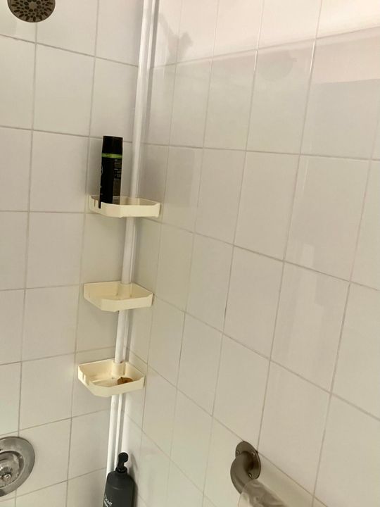 合同活跃: $3,000 (2 贝兹, 1 浴室, 820 平方英尺)