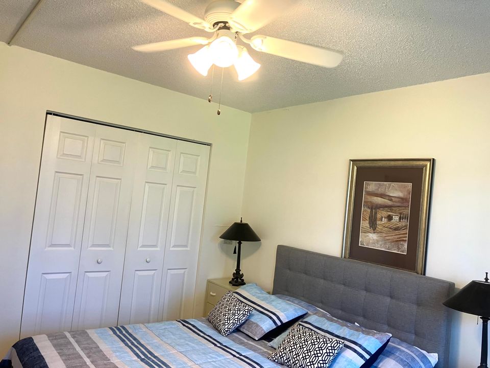 合同活跃: $3,000 (2 贝兹, 1 浴室, 820 平方英尺)