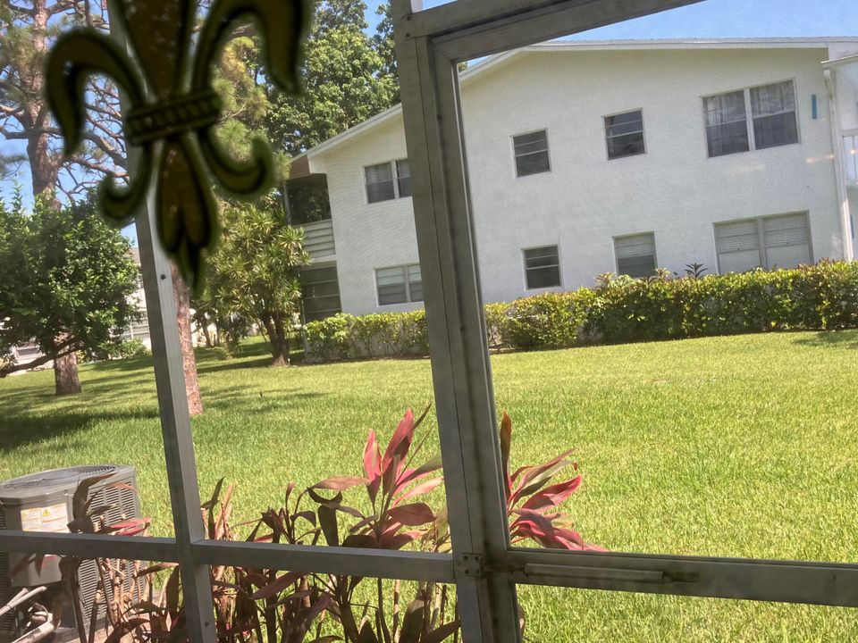 合同活跃: $3,000 (2 贝兹, 1 浴室, 820 平方英尺)