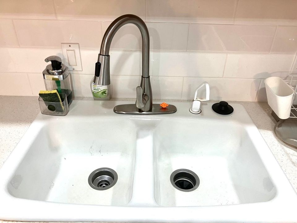 合同活跃: $3,000 (2 贝兹, 1 浴室, 820 平方英尺)