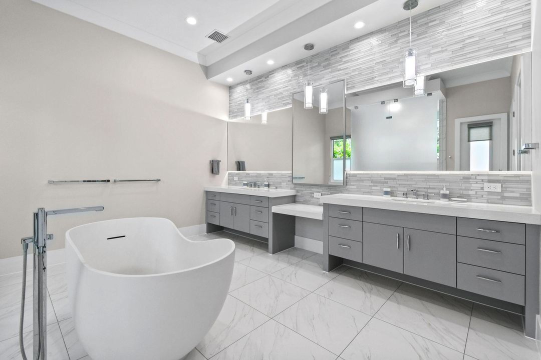 Active With Contract: $4,995,000 (4 beds, 4 baths, 5872 Square Feet)