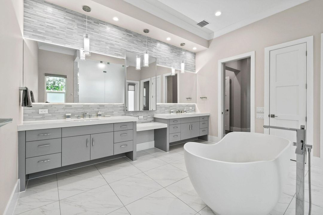 Active With Contract: $4,995,000 (4 beds, 4 baths, 5872 Square Feet)