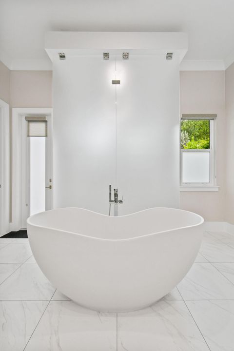 Active With Contract: $4,995,000 (4 beds, 4 baths, 5872 Square Feet)