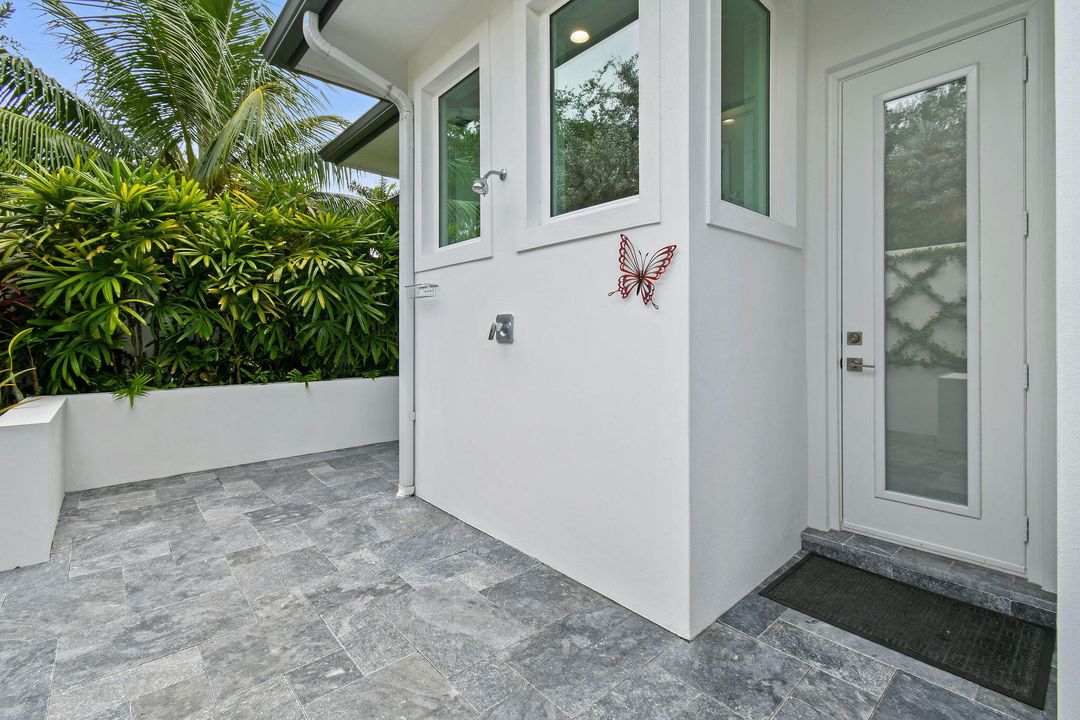 Active With Contract: $4,995,000 (4 beds, 4 baths, 5872 Square Feet)