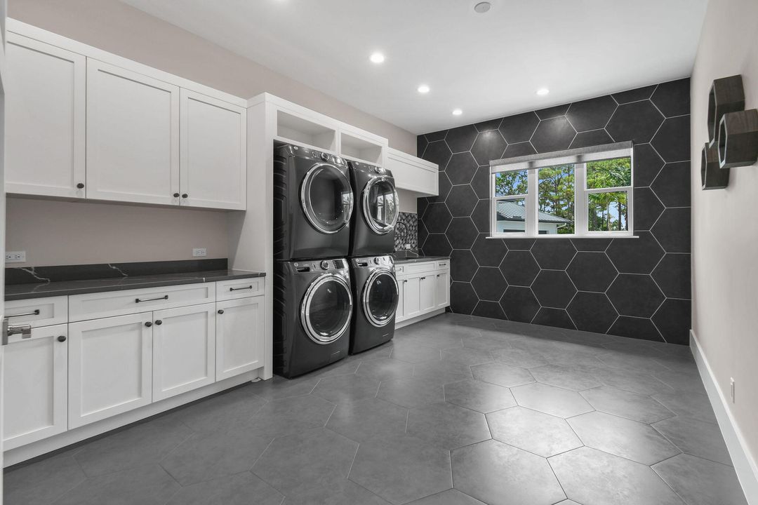 Active With Contract: $4,995,000 (4 beds, 4 baths, 5872 Square Feet)