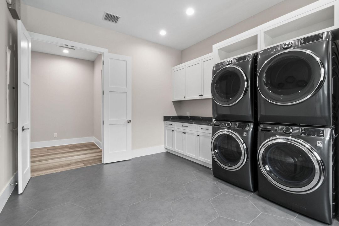 Active With Contract: $4,995,000 (4 beds, 4 baths, 5872 Square Feet)