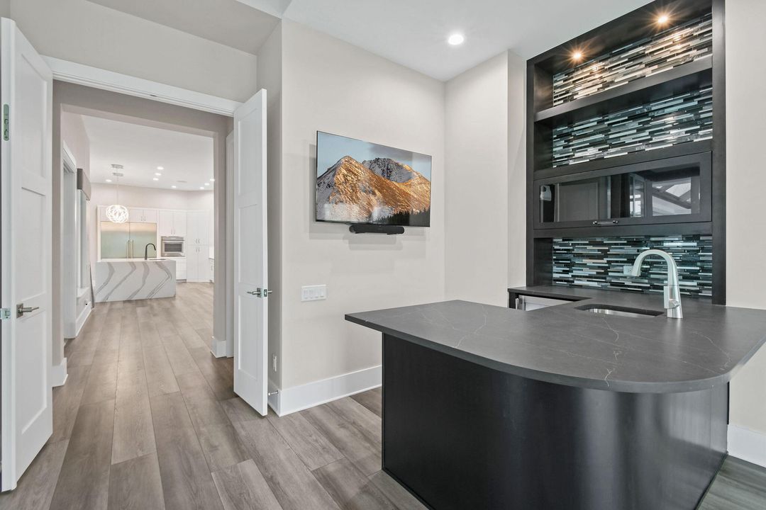 Active With Contract: $4,995,000 (4 beds, 4 baths, 5872 Square Feet)