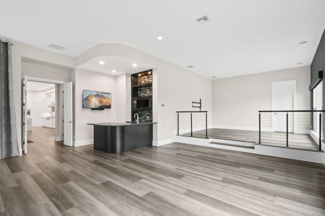 Active With Contract: $4,995,000 (4 beds, 4 baths, 5872 Square Feet)