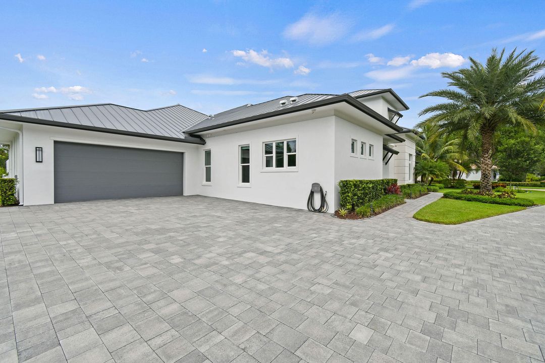 Active With Contract: $4,995,000 (4 beds, 4 baths, 5872 Square Feet)