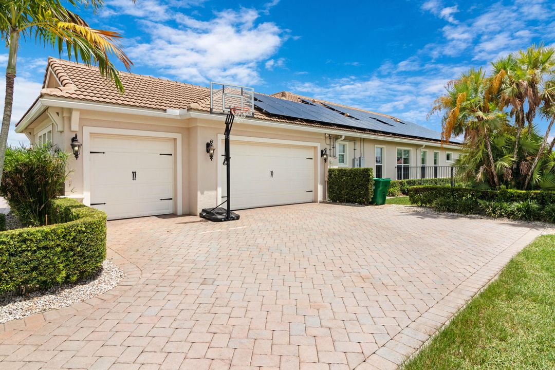 For Sale: $2,449,000 (4 beds, 4 baths, 4921 Square Feet)