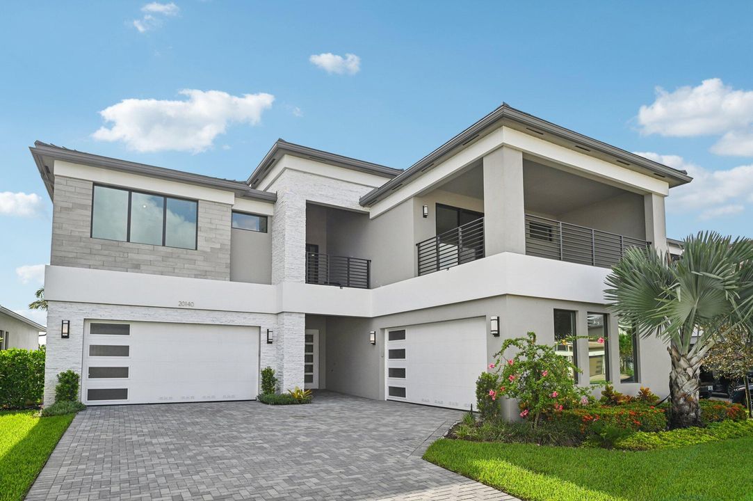 Недавно продано: $2,700,000 (6 спален, 5 ванн, 5330 Квадратных фут)