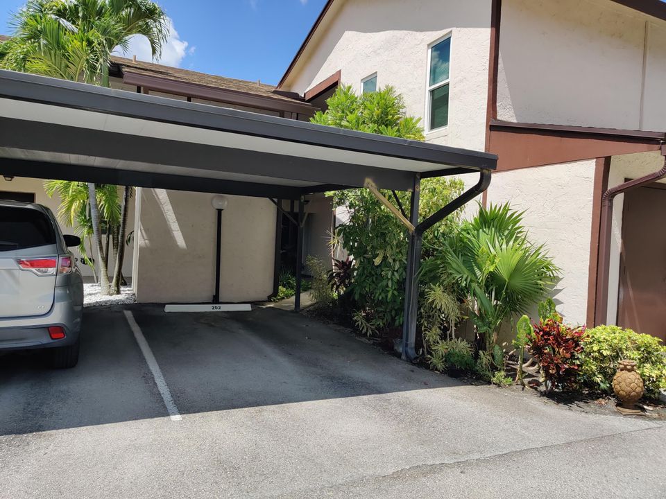 For Sale: $164,000 (2 beds, 2 baths, 1084 Square Feet)