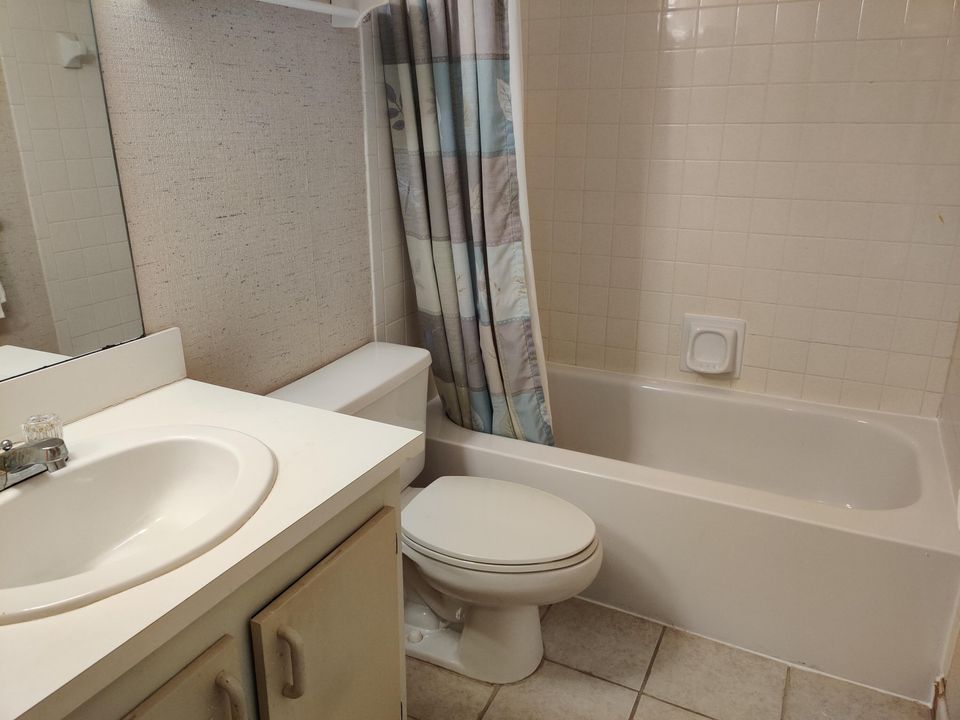 For Sale: $164,000 (2 beds, 2 baths, 1084 Square Feet)