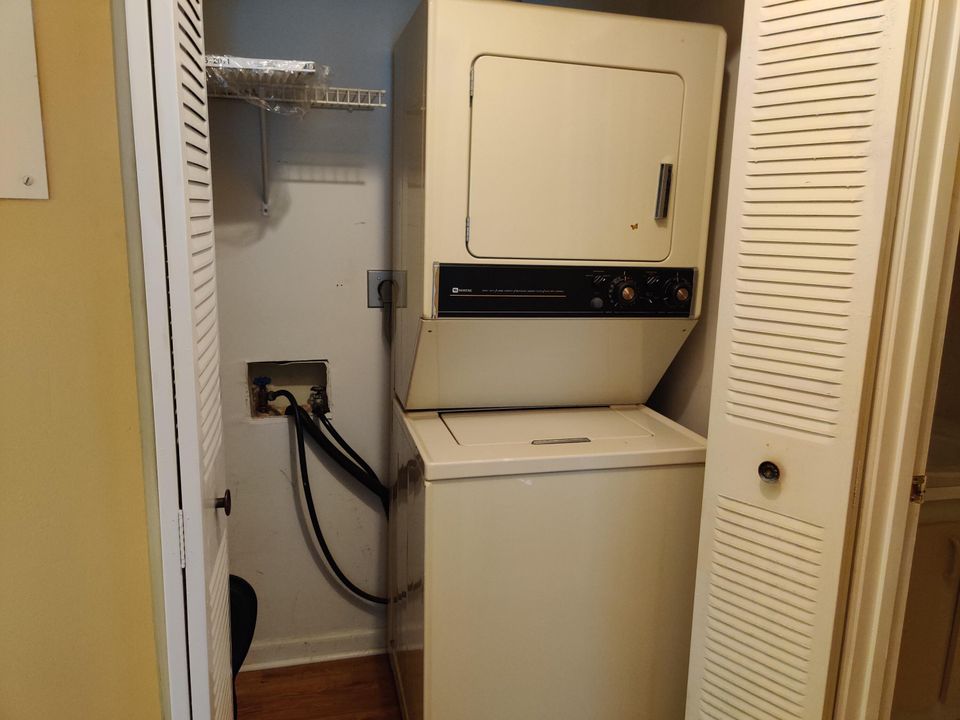 For Sale: $164,000 (2 beds, 2 baths, 1084 Square Feet)