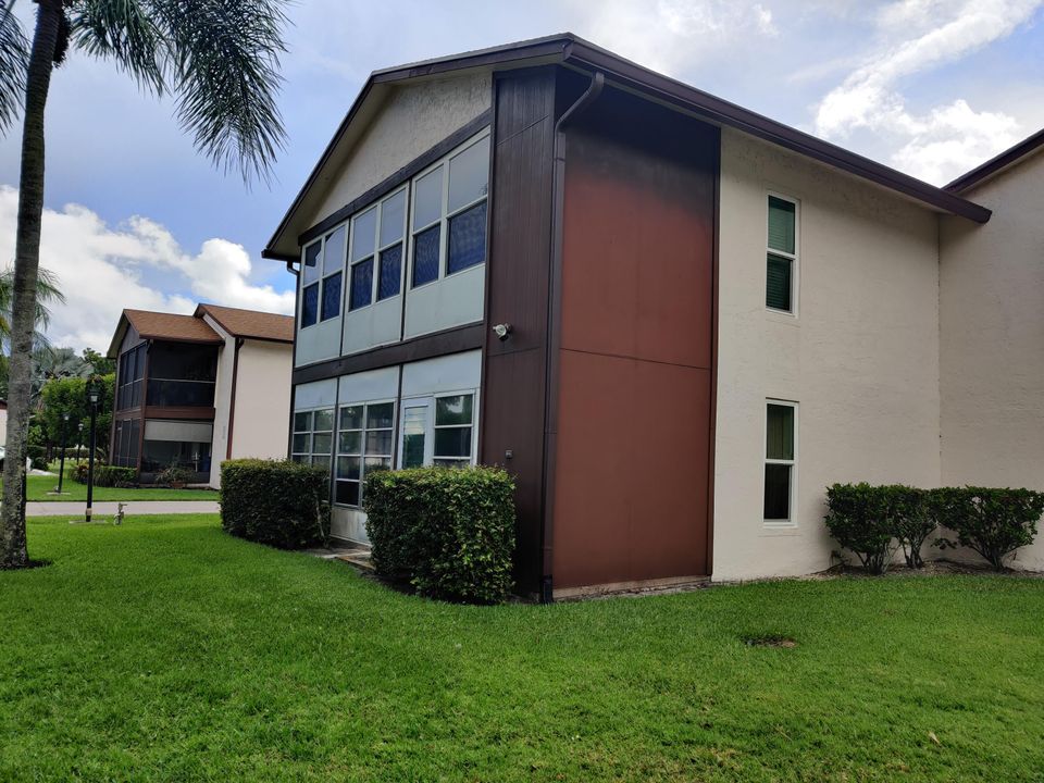 For Sale: $164,000 (2 beds, 2 baths, 1084 Square Feet)