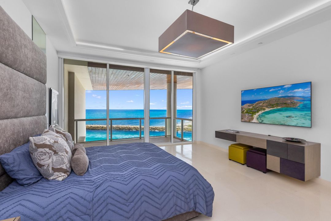 For Sale: $10,995,000 (4 beds, 6 baths, 5060 Square Feet)