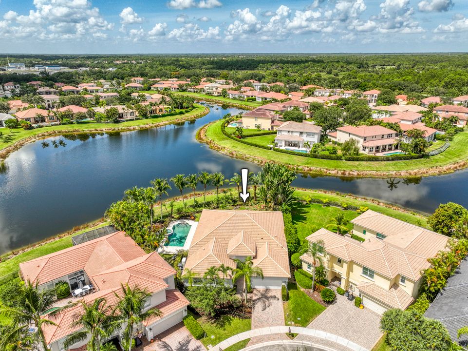 Active With Contract: $1,295,000 (4 beds, 2 baths, 2695 Square Feet)