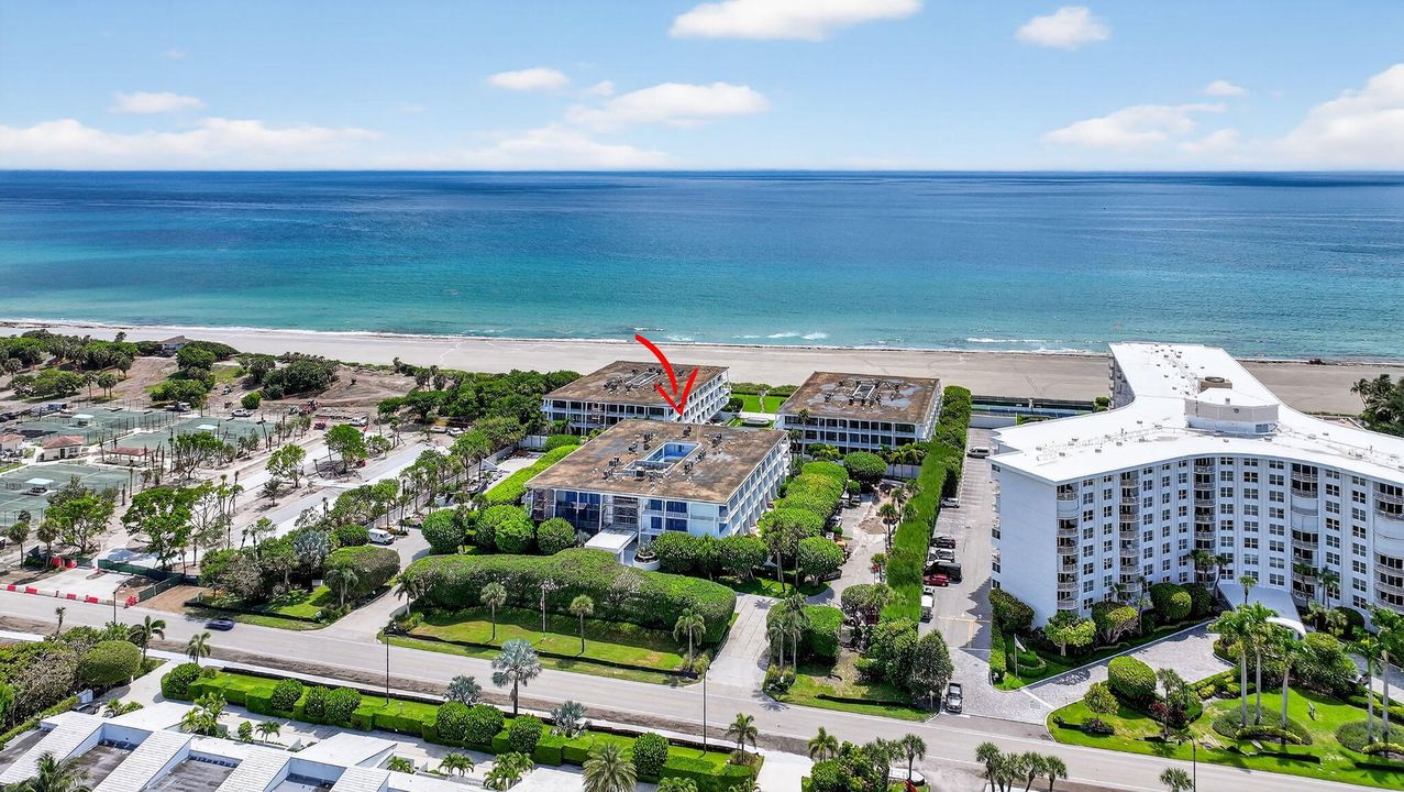 合同活跃: $1,695,000 (2 贝兹, 2 浴室, 1868 平方英尺)