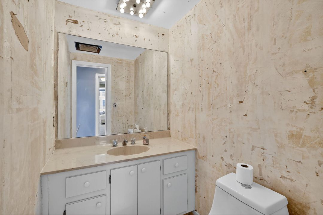 合同活跃: $1,695,000 (2 贝兹, 2 浴室, 1868 平方英尺)