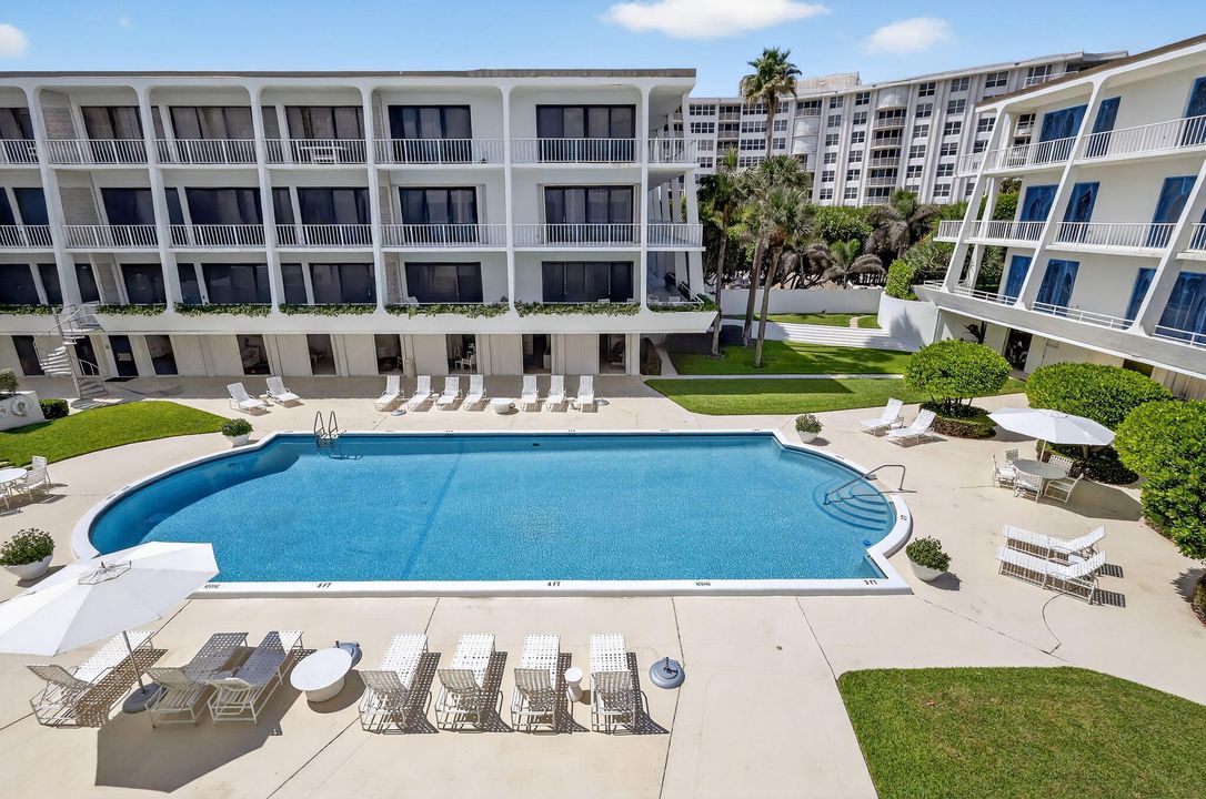 合同活跃: $1,695,000 (2 贝兹, 2 浴室, 1868 平方英尺)