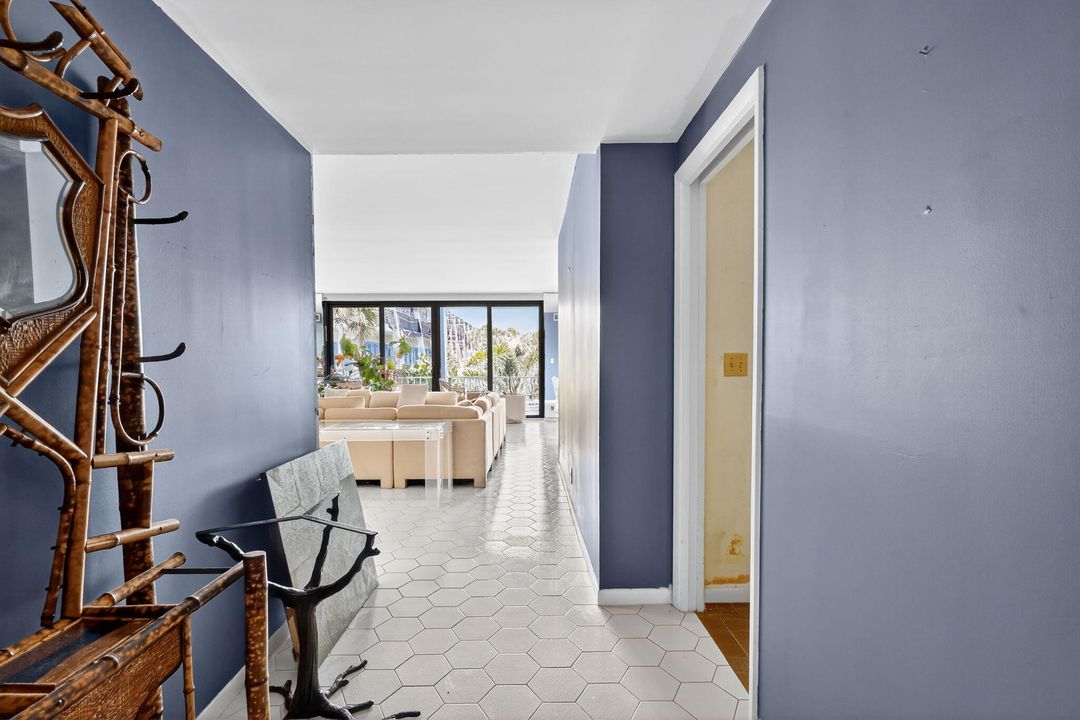 合同活跃: $1,695,000 (2 贝兹, 2 浴室, 1868 平方英尺)