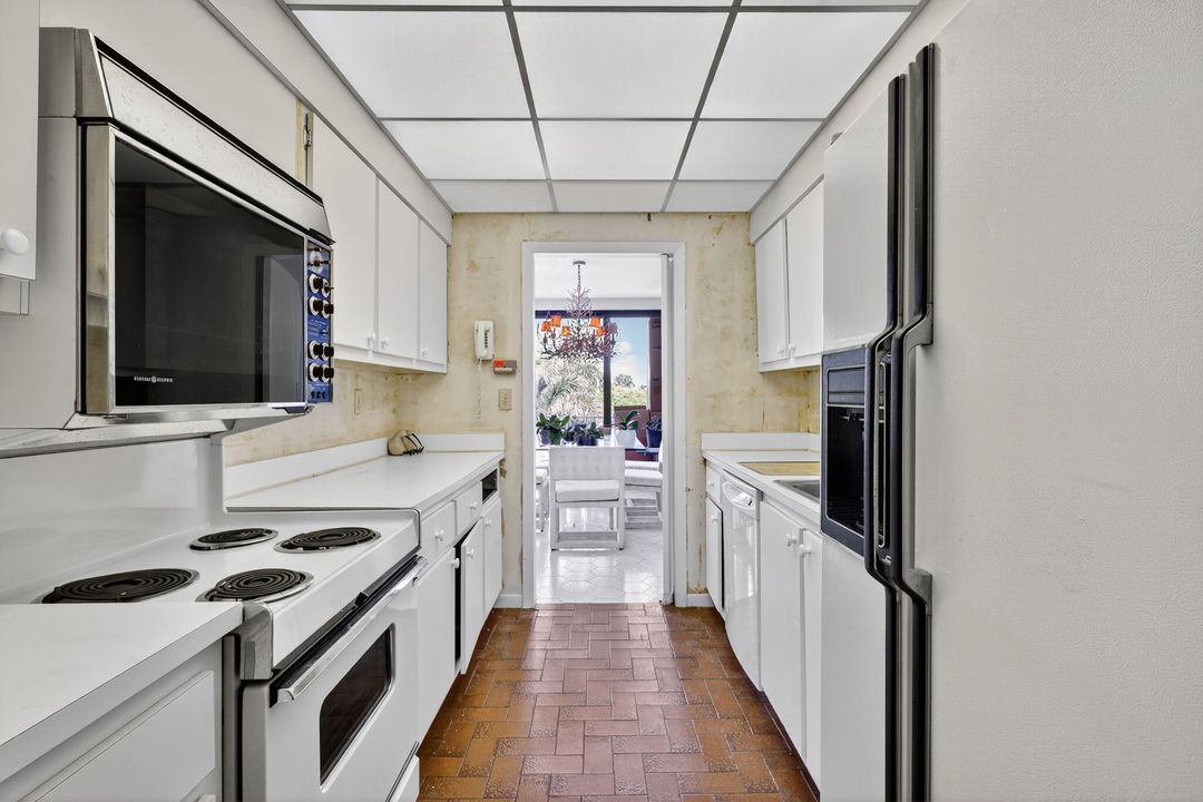 合同活跃: $1,695,000 (2 贝兹, 2 浴室, 1868 平方英尺)