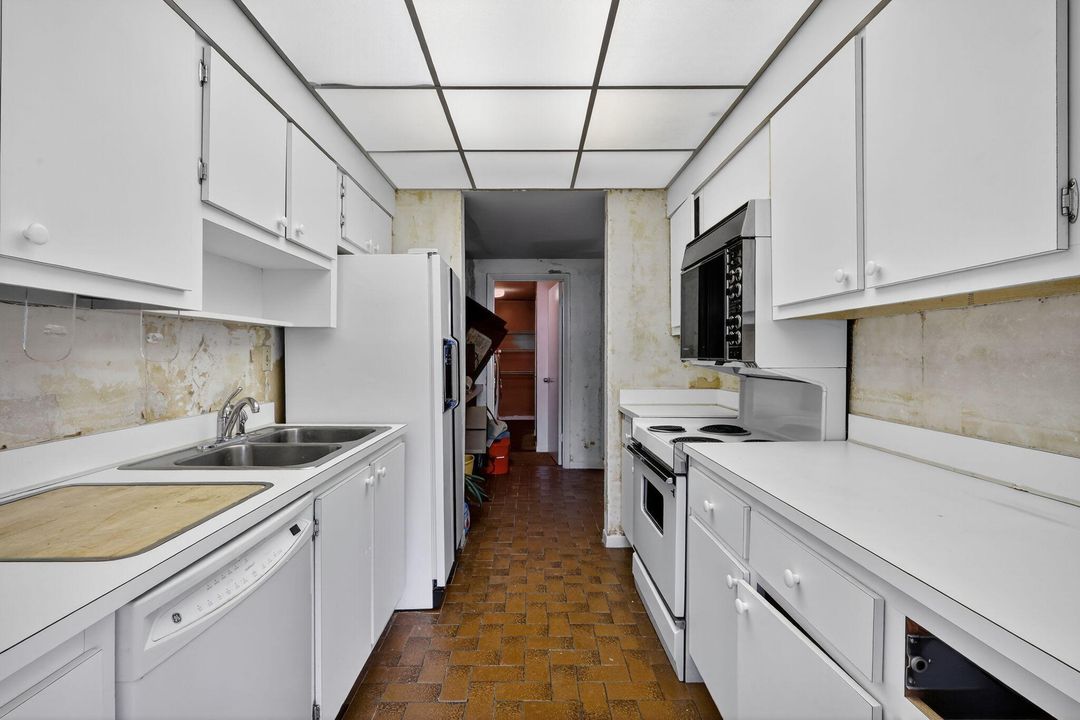 合同活跃: $1,695,000 (2 贝兹, 2 浴室, 1868 平方英尺)